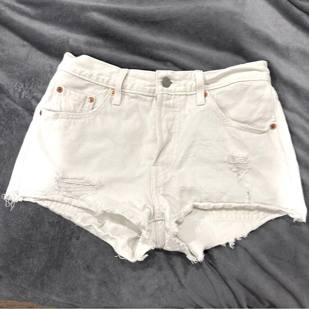 White Levi’s 501 shorts